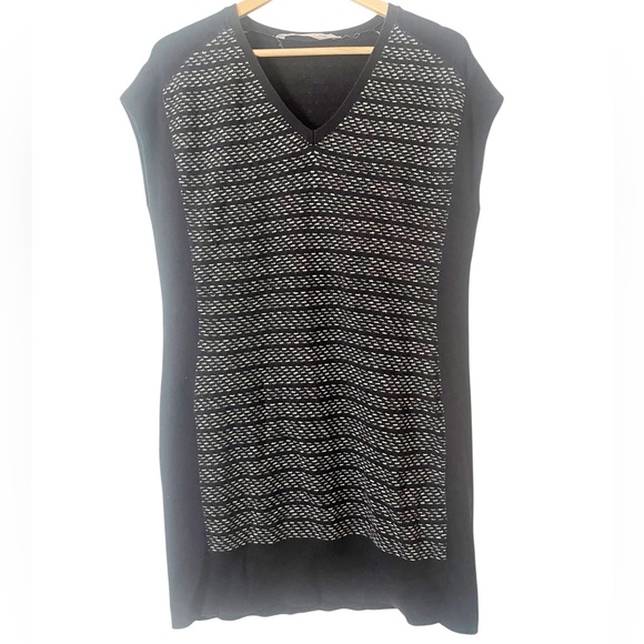 Athleta Dresses & Skirts - Athleta Thereafter Black and White‎ V-Neck Sleeveless Sweater Dress Size Medium